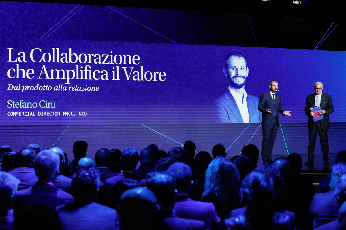Stefano Cini (NIQ) a Linkontro sul largo consumo. Presentazione e pubblico.