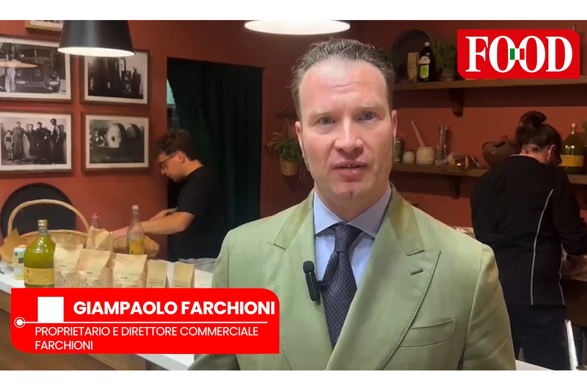 Giampaolo Farchioni a TuttoFood 2026. Stand Farchioni con prodotti alimentari Il Casolare.