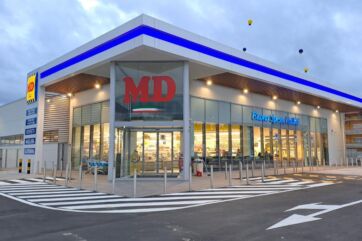 Esterno del supermercato MD. Facciata moderna, insegna MD ben visibile. Offerte e promozioni MD.