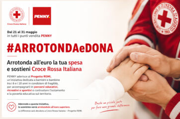 Penny Italia, #ArrotondaeDona per Croce Rossa. Mani di adulto e bambino unite. Iniziativa di solidarietà.