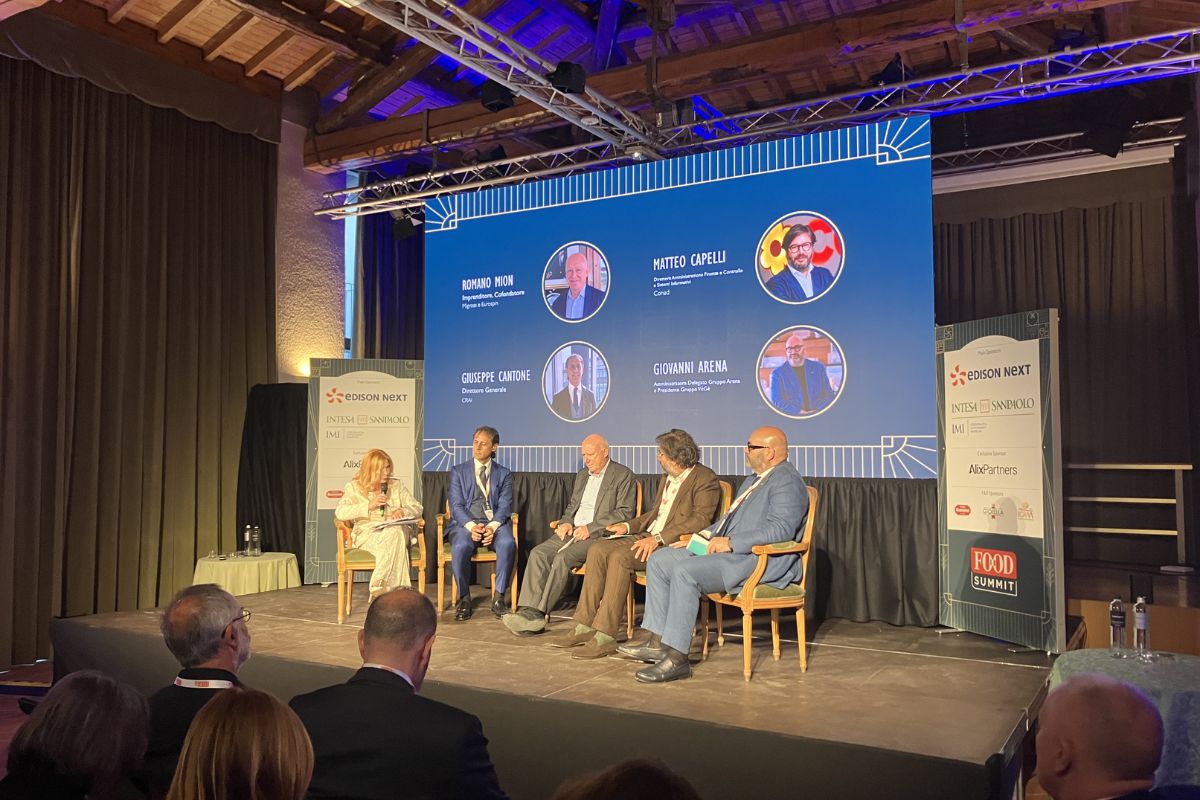 Panel di esperti al Food Summit 2026 discute di volatilità e valore. Evento sull'alimentazione.