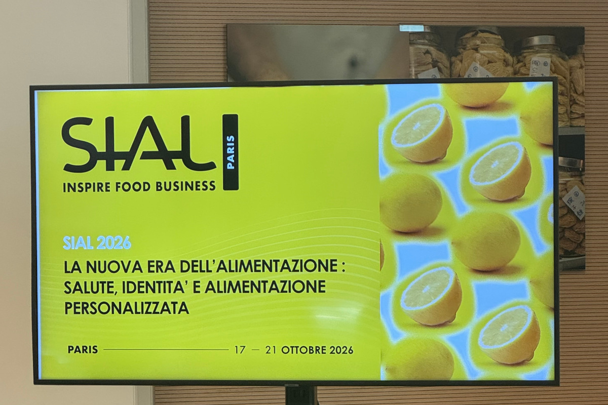 Schermo con logo SIAL Paris 2026, evento internazionale food business su salute, identità e alimentazione personalizzata.