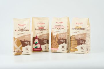 Quattro confezioni di farina Altograno Molino Casillo in formato consumer per pane, pizza, dolci e pasta.