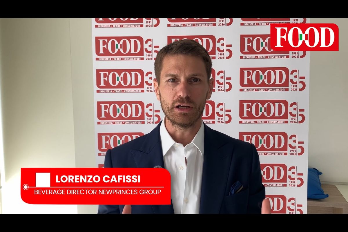 Lorenzo Cafissi, Beverage Director Newprinces Group, parla di trend aperitivo davanti al logo Food 35 anni.