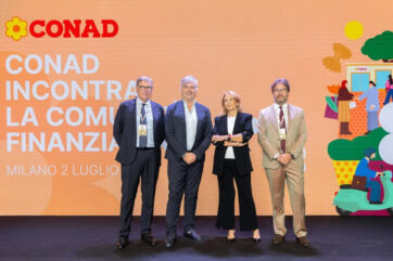 Management Conad all'evento finanziario per presentare il piano di investimenti da 2,3 miliardi di euro.