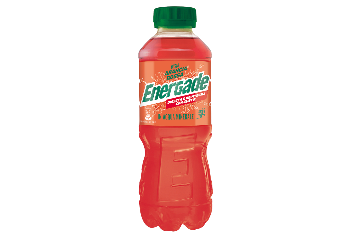 Bottiglia di bevanda sportiva Energade gusto Arancia Rossa, ideale per GDO, vending e canali fuori casa.
