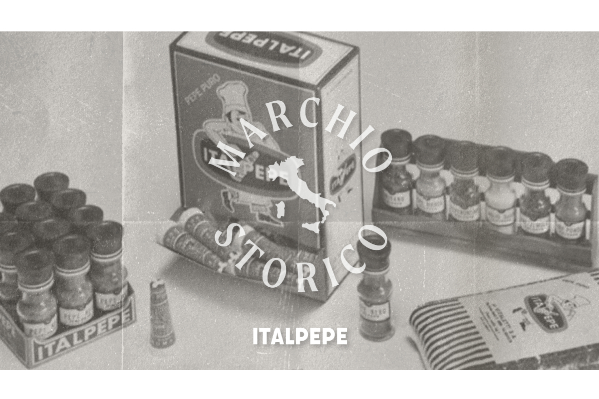 Logo Marchio Storico di interesse nazionale su confezioni vintage di spezie Italpepe in bianco e nero.