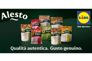 Gamma di snack Alesto Lidl: confezioni di frutta secca, noci, pistacchi, mandorle e mango essiccato su sfondo verde.