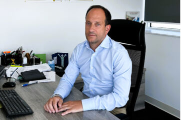 Gianluca Paulillo, nuovo Direttore Generale di Latterie Vicentine, seduto alla scrivania nel suo ufficio.