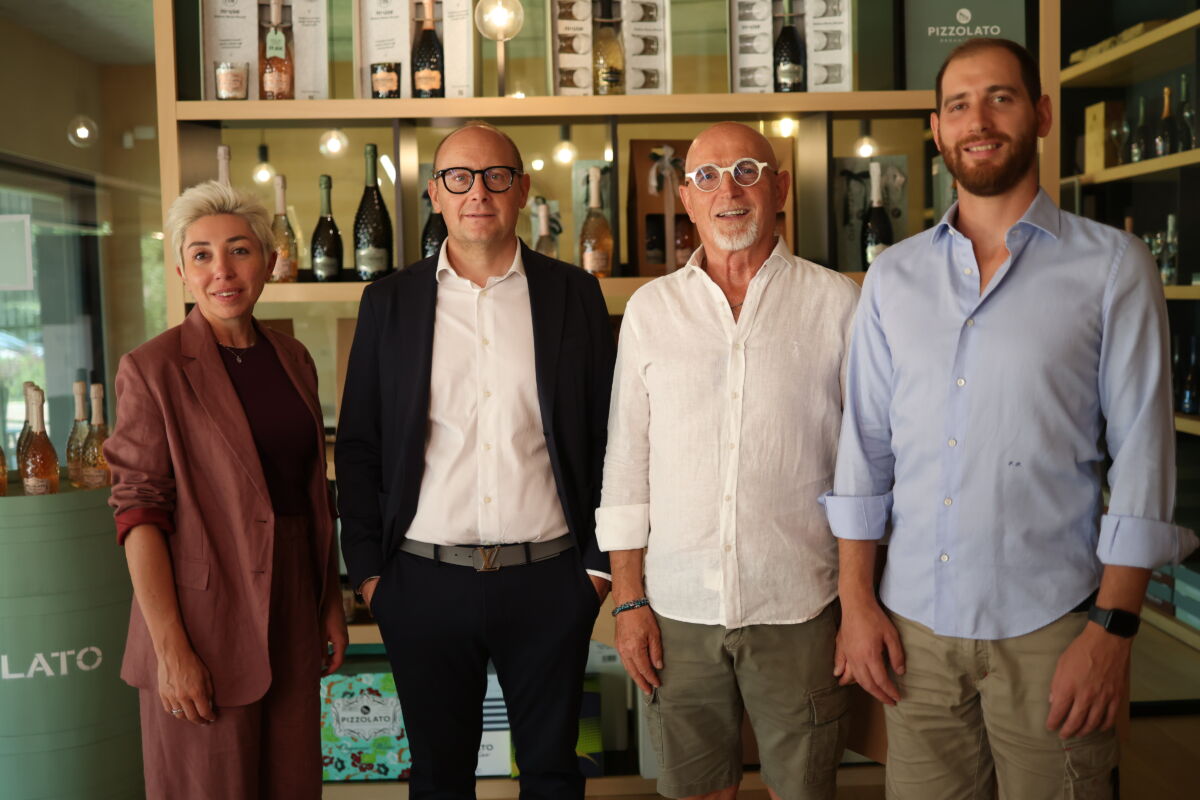 Rodelli, Petrone, Pizzolato e Federico in visita alla Cantina Pizzolato per il progetto di packaging sostenibile.