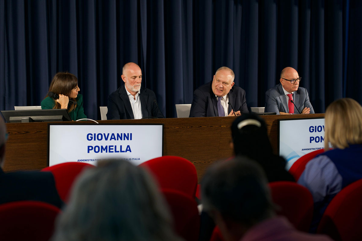 Tavola rotonda Lactalis sulla DOP Economy: relatori sul palco e pubblico, strategia made in Italy