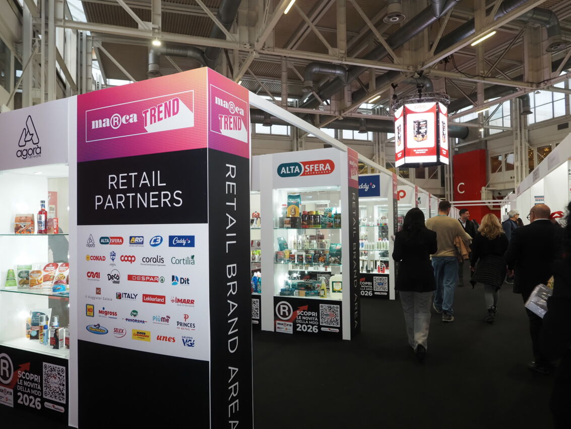 Stand Marca Trend con loghi dei Retail Partners e aree espositive alla fiera Marca 2027 dedicata alla GDO.