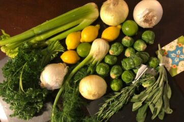 Conserve vegetali fresche: finocchi, cipolle, cavolini di Bruxelles e limoni per un reparto ortofrutta in evoluzione