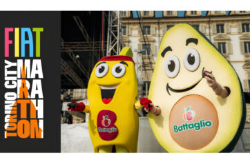 Mascotte Battaglio alla Fiat Torino City Marathon 2026, evento sportivo con sponsor e logo colorato