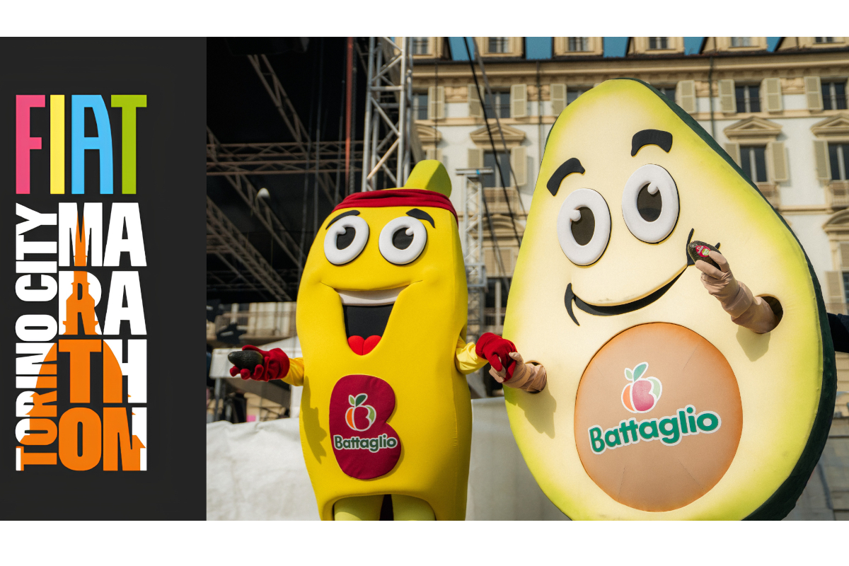 Mascotte Battaglio alla Fiat Torino City Marathon 2026, evento sportivo con sponsor e logo colorato