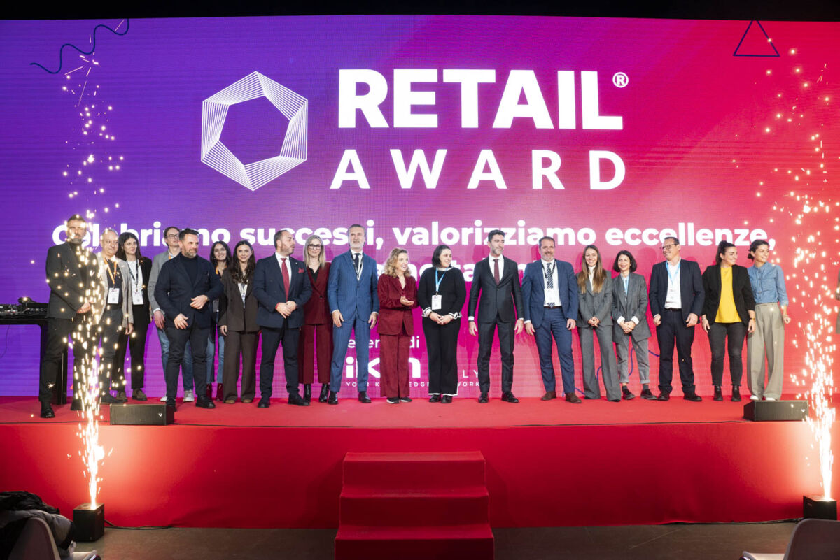 Forum Retail 2026: premiazione Retail Award con professionisti dell'intelligenza artificiale sul palco