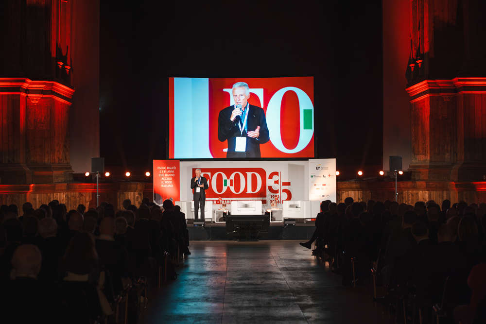 Food 35 anni al Teatro Farnese: Paolo Dalcò sul palco davanti al pubblico e al maxischermo