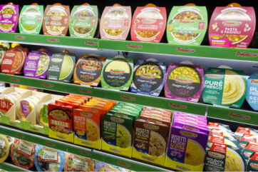 Vasta gamma di prodotti DimmidiSì de La Linea Verde esposti sugli scaffali del supermercato per i 20 anni