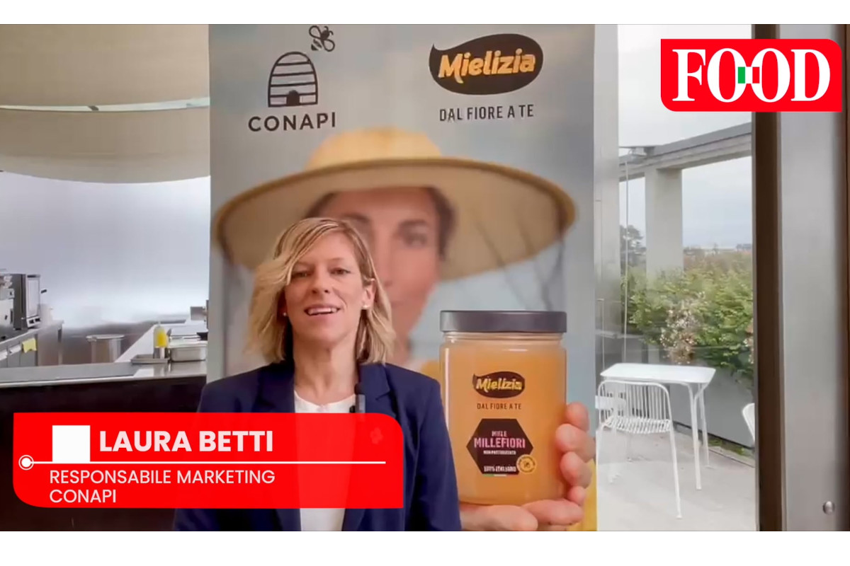 Laura Betti, responsabile marketing Conapi, presenta il nuovo claim Mielizia Dal fiore a te e il miele Millefiori.