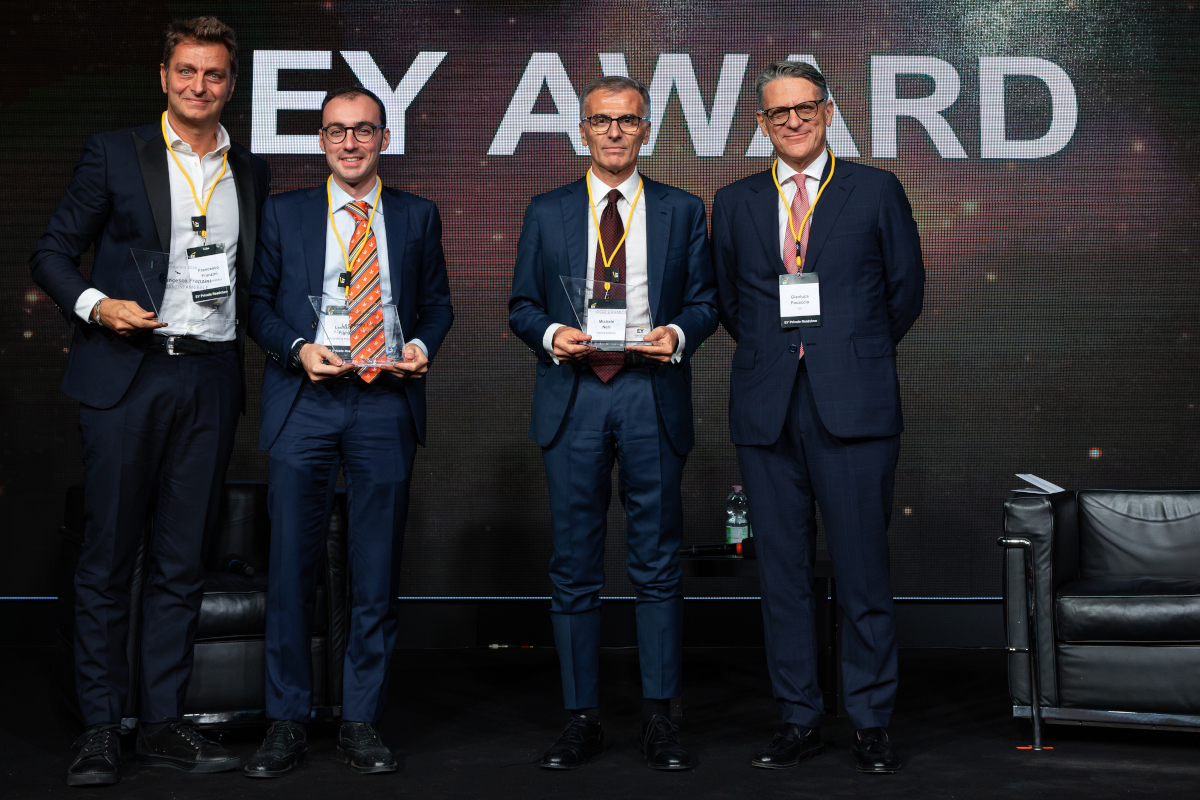 Quattro manager in abito sul palco con premi EY Award: Agugiaro & Figna vince per evoluzione nella tradizione.
