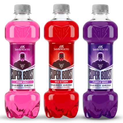 Tre bottiglie Super Boost energy drink San Benedetto nei gusti Pink Vol, Red Storm e Purple Wave.