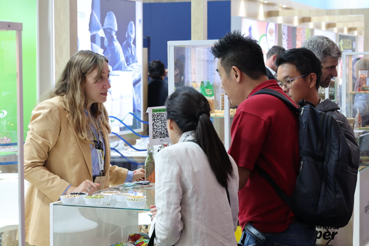 Stand SIAL Paris 2026 con visitatori e operatori del settore food durante l'evento fieristico dedicato alle tendenze alimentari