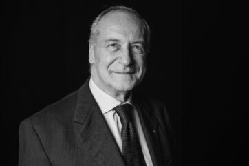 Ritratto in bianco e nero di Mario Repetto, intervista del mese su heritage senza nostalgia