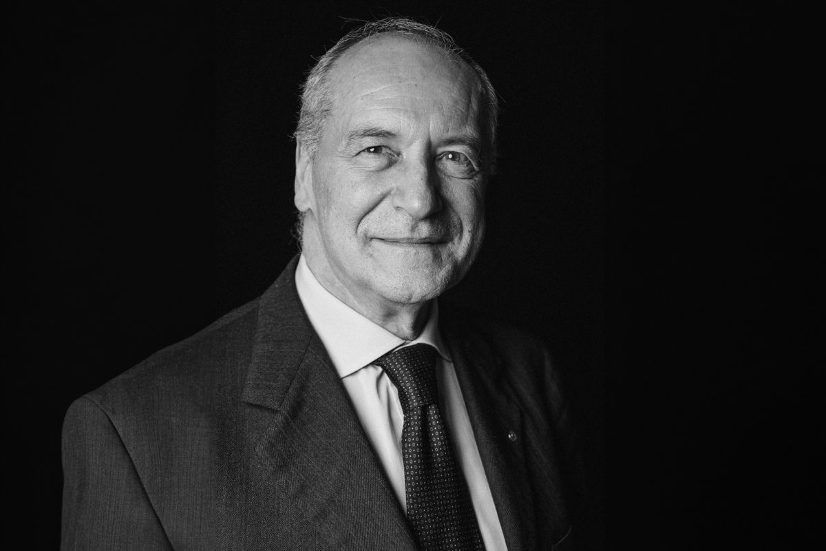 Ritratto in bianco e nero di Mario Repetto, intervista del mese su heritage senza nostalgia