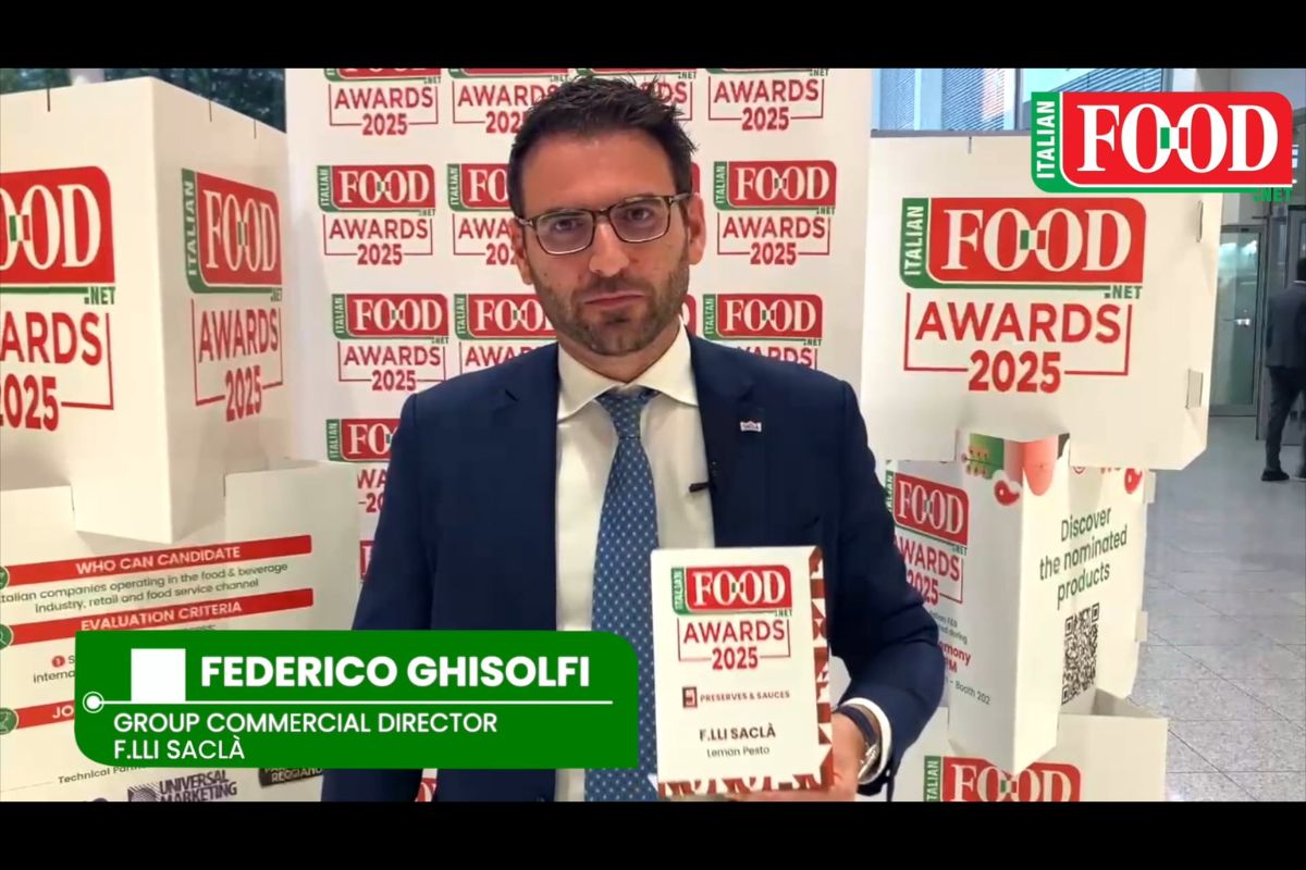 Federico Ghisolfi of F.lli Saclà with Italian Food Award for Lemon Pesto at Anuga 2025. Italian food industry award winner.
