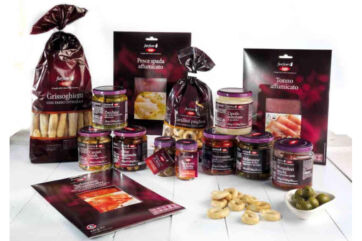 Coop Italia FiorFiore products: Grissoghiotti, tuna, swordfish, salmon, tarallini, and pickled vegetables.