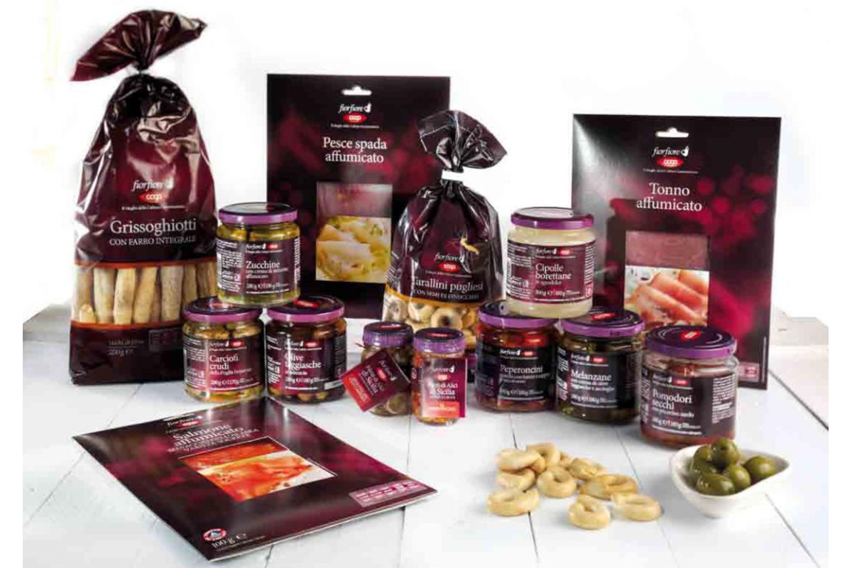 Coop Italia FiorFiore products: Grissoghiotti, tuna, swordfish, salmon, tarallini, and pickled vegetables.