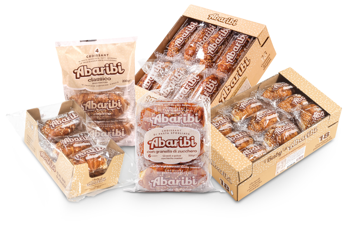 Croissant Abaribi assortiti. Pasticceria classica, ricoperta di zucchero e confezionata singolarmente in scatole e buste. Prodotti da forno italiani.