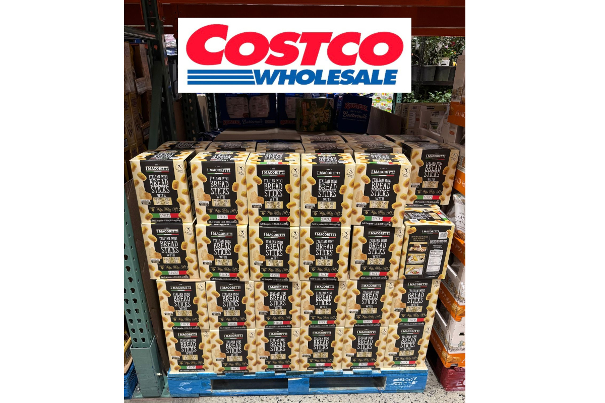 Pallet Costco di mini grissini italiani Macoritti con parmigiano reggiano. Spuntino croccante.