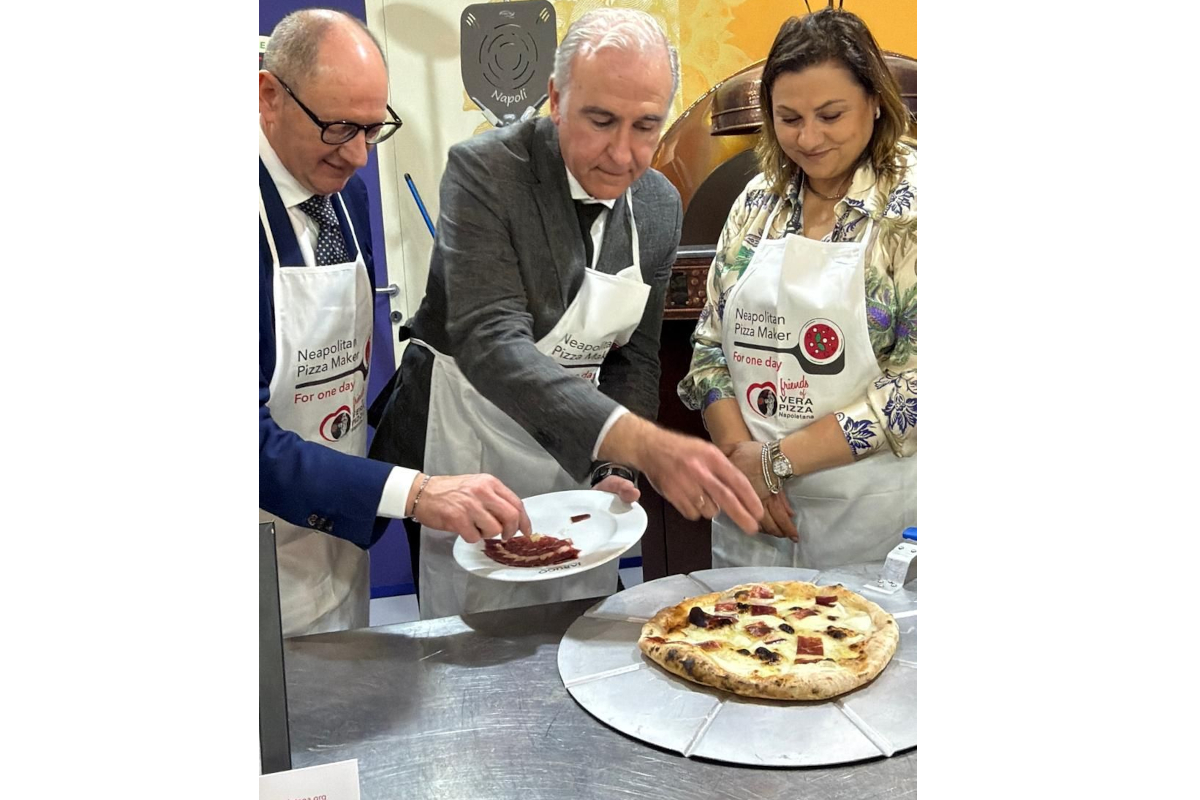 People making Neapolitan pizza. Bufala Campana Alimentaria Barcelona 2026. Authentic Italian food. Bufala Campana