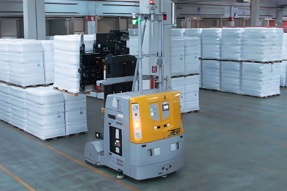 Automated guided vehicle (AGV) forklift moving palletized goods in a warehouse block storage system.