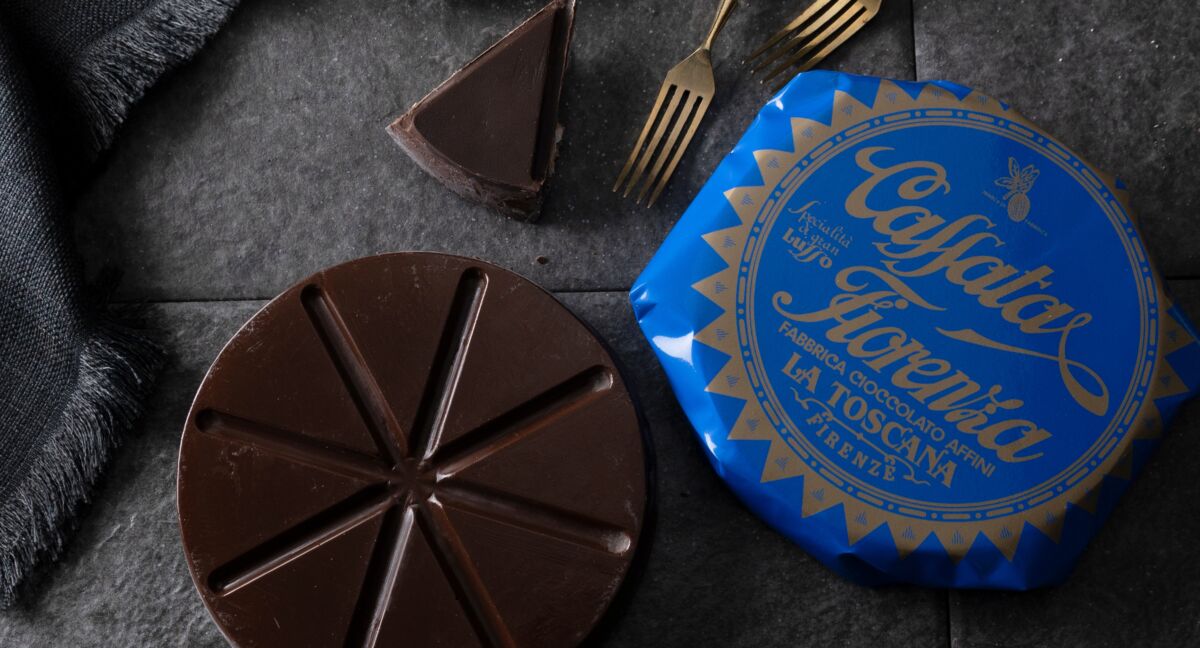 Caffarel Italian chocolate finalist at Italian Food Awards 2026, featuring dark chocolate wedges and blue La Toscana packaging.