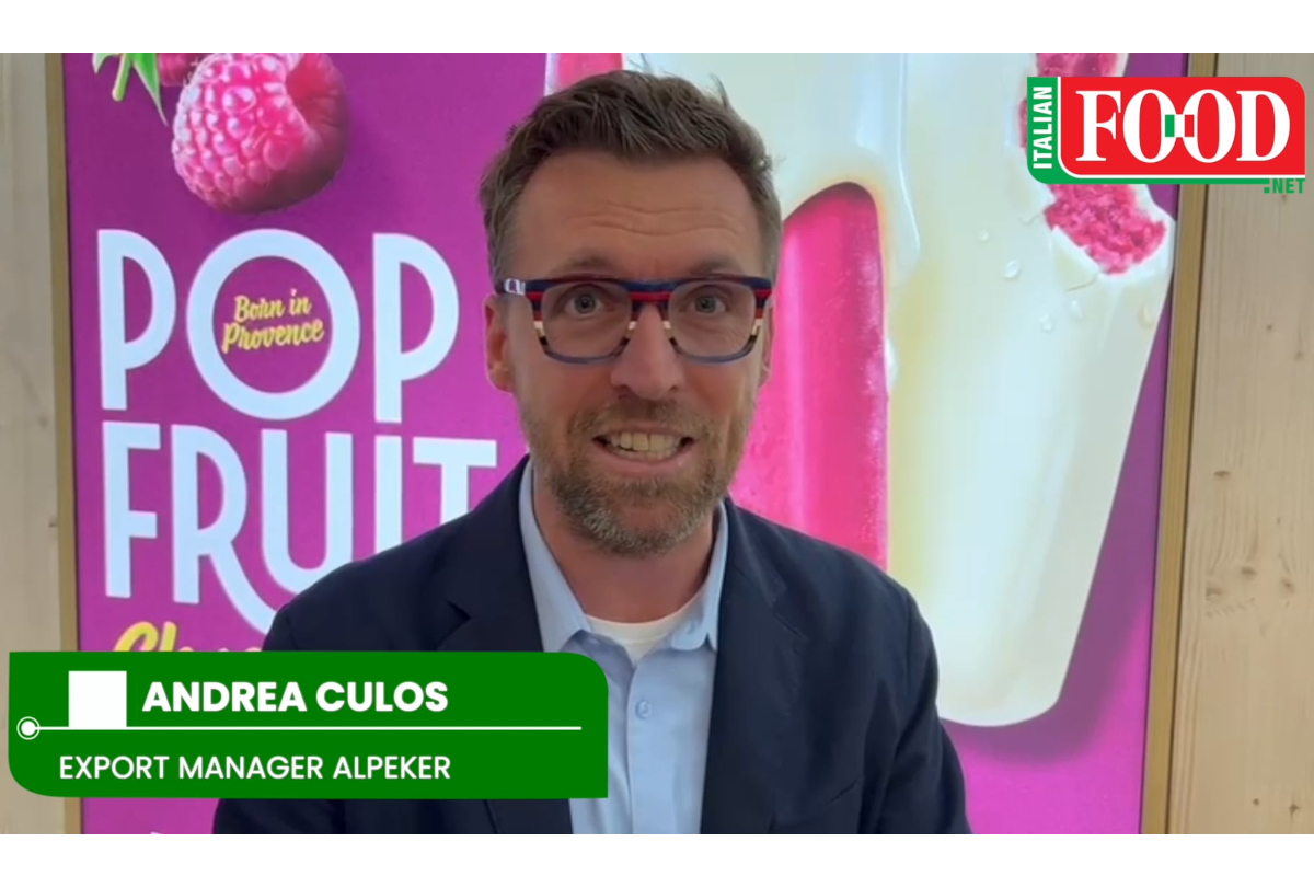 Andrea Culòs, Export Manager at Alpeker, speaks at SIAL Paris 2026 about the innovative POP FRUIT kefir.