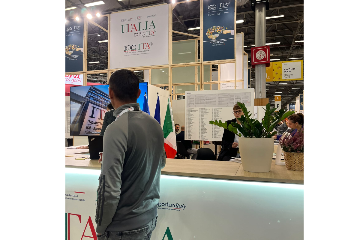 Italian food excellence showcased at SIAL Paris 2026 with Italia collettiva stand, visitors, and exhibitors networking.