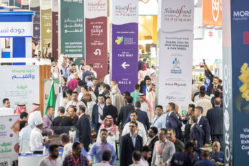 Crowds at Saudifood Show in Saudi Arabia, highlighting Italian food exports and industry innovation.