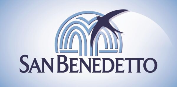 Logo San Benedetto Fruit&Power: simbolo con rondine stilizzata e scritta San Benedetto.