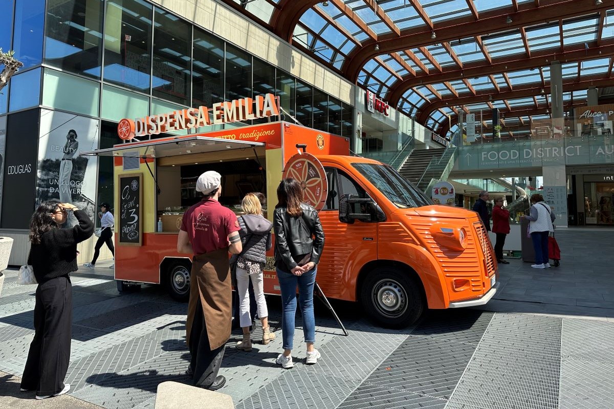 Food truck Dispensa Emilia: street food emiliano on the road. Cucina tradizionale, eventi gastronomici.