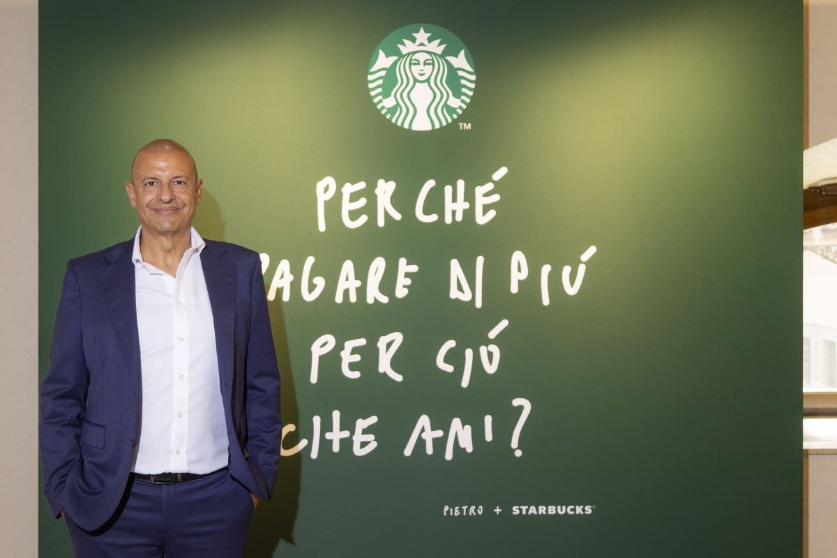 Starbucks cancella il sovrapprezzo delle alternative “vegan” al latte