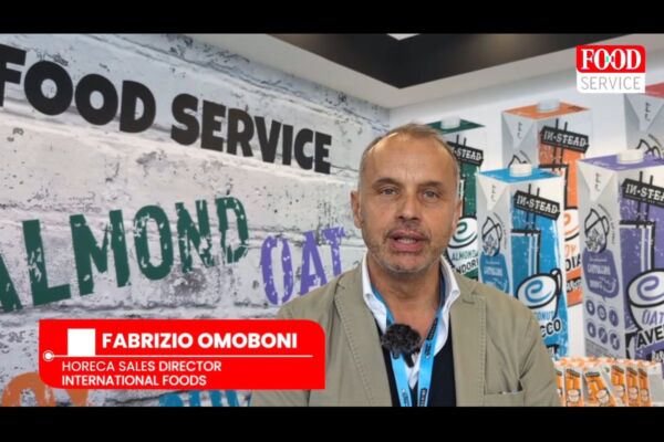 Fabrizio Omoboni di International Foods a Host 2025. Innovazione bevande vegetali: mandorla, avena, cocco.
