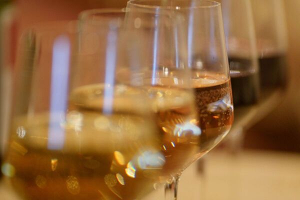 Calici di vino Mack & Schühle Italia. Degustazione vini italiani nel Regno Unito. Nuova sede.