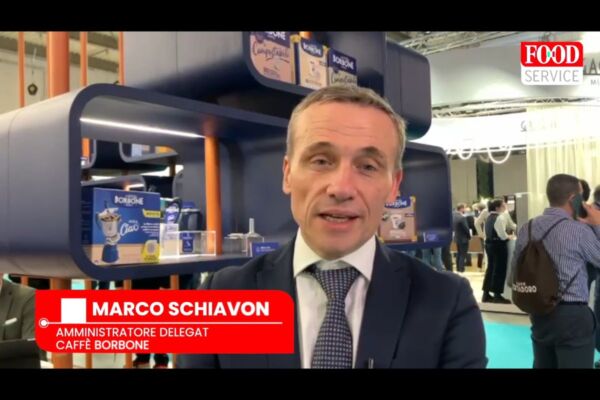 Marco Schiavon, AD Caffè Borbone, a Host 2025. Stand con prodotti Borbone, moka e capsule caffè.