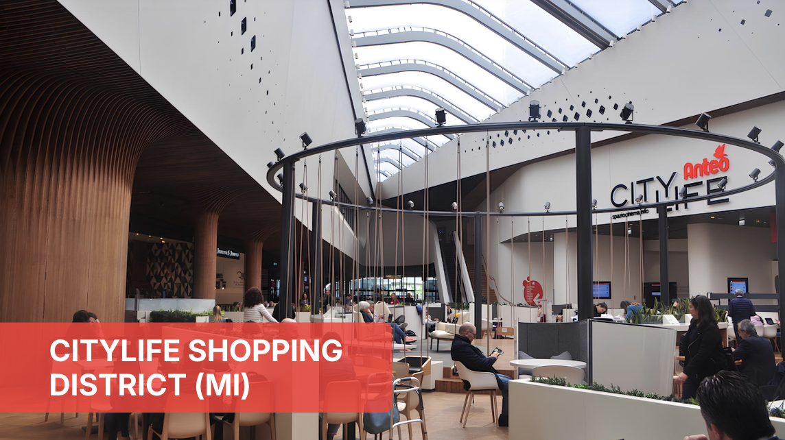 CityLife, food court a Milano. Design moderno, ristorazione e shopping nel centro commerciale.