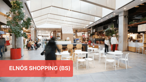 Area ristorazione Elnòs Shopping (BS). Top 30 Food Court: tavoli, sedie e persone.