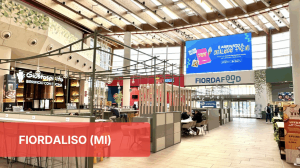 Food court Fiordaliso (MI). Top 30 Food Service Power List: ristoranti, bar e caffetterie nel centro commerciale.