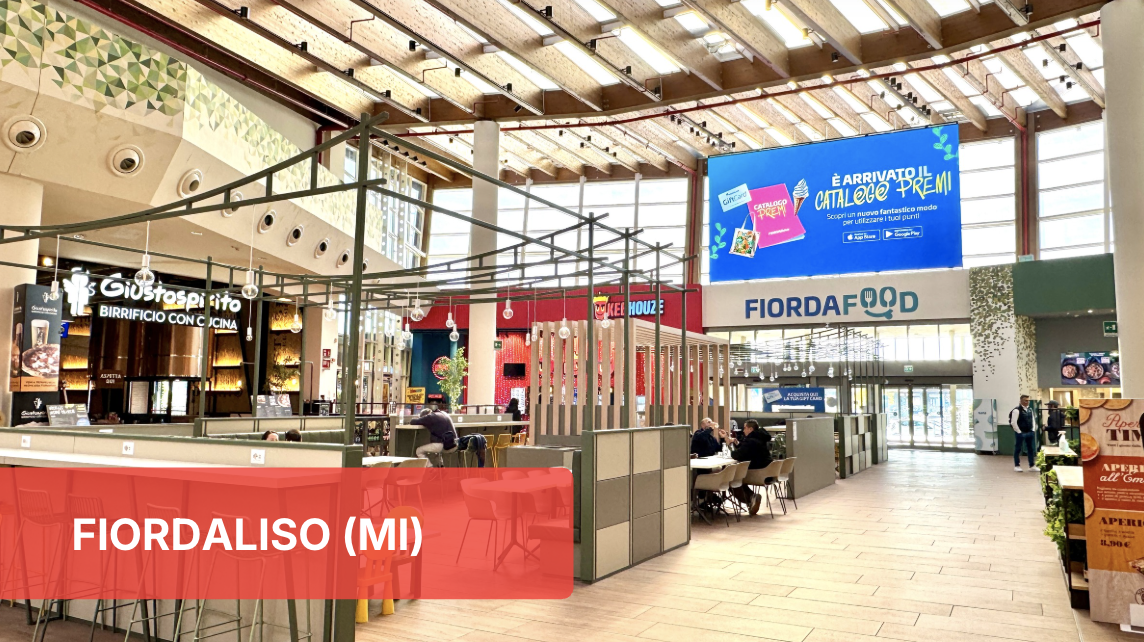 Food court Fiordaliso (MI). Top 30 Food Service Power List: ristoranti, bar e caffetterie nel centro commerciale.
