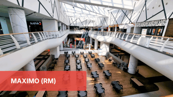 Food court Maximo (RM): tavoli e sedie in un centro commerciale moderno. Top 30 Food Service Power List.